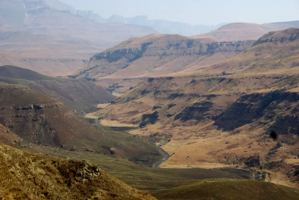 The best route to visit South Africa on a road trip: view of Giant's Castle Valley in the Drakensbergs