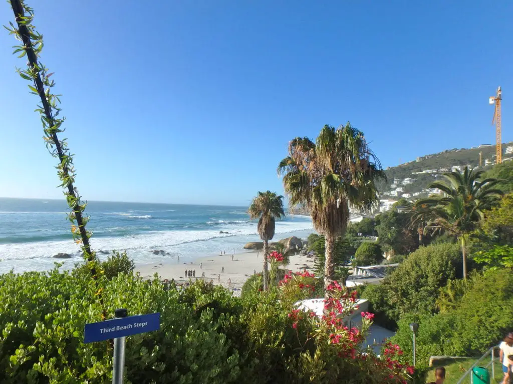 Discover the most beautiful districts of Cape Town in South Africa like here the beach of Clifton near Cape Town and Camps Bay