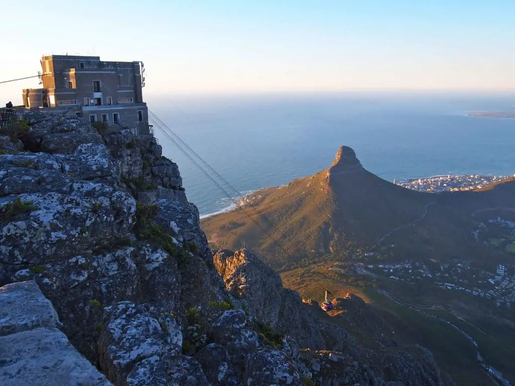 Nos coups de cœur lors de cet itinéraire pour visiter l’Afrique du Sud en road trip : vue de Table Mountain sur Cape Town