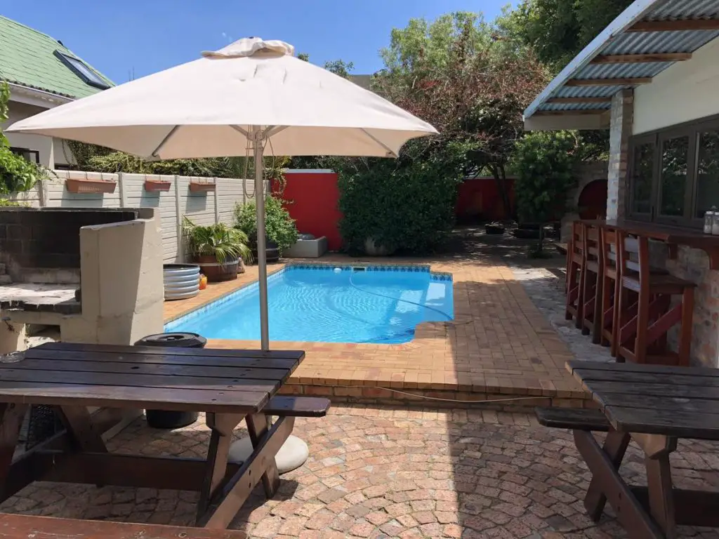 Hermanus Backpackers & Budget Accommodation: la meilleure auberge de jeunesse avec piscine d’Hermanus en Afrique du Sud
