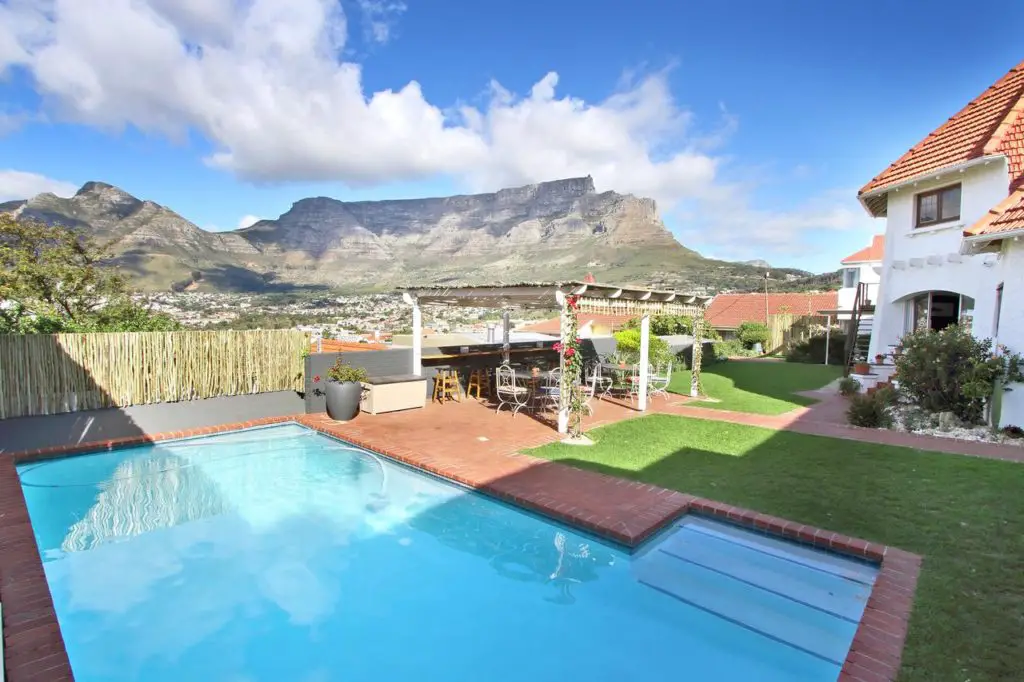 Bergzicht Guest house: la maison d’hôtes avec piscine qui a le plus belle vue sur Table Mountain