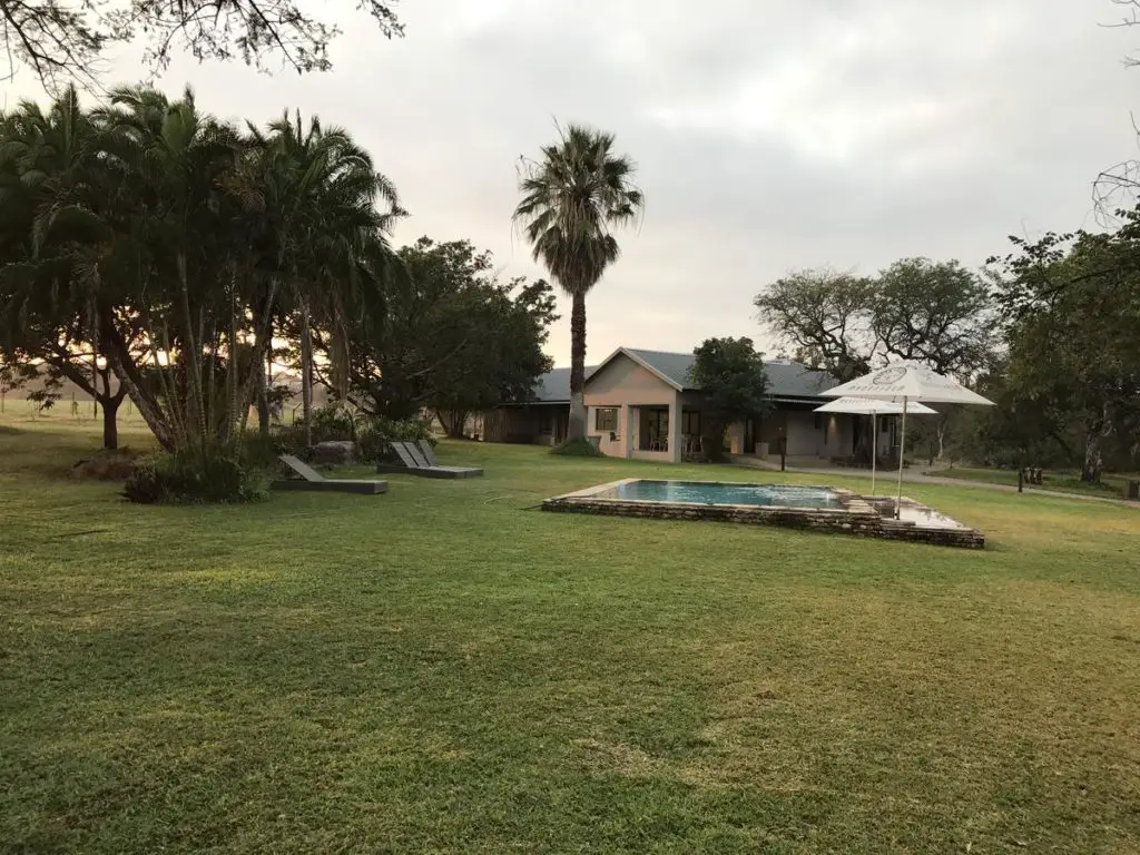 Hamiltons Lodge & Restaurant: Das preisgünstigste Hotel in Malelane im Kruger National Park in Südafrika