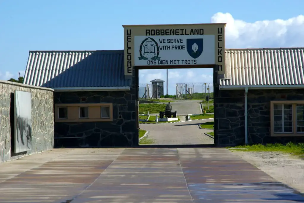 La célèbre prison de Nelson Mandela à Robben Island fait parti des excursions incontournables du Cap en Afrique du Sud