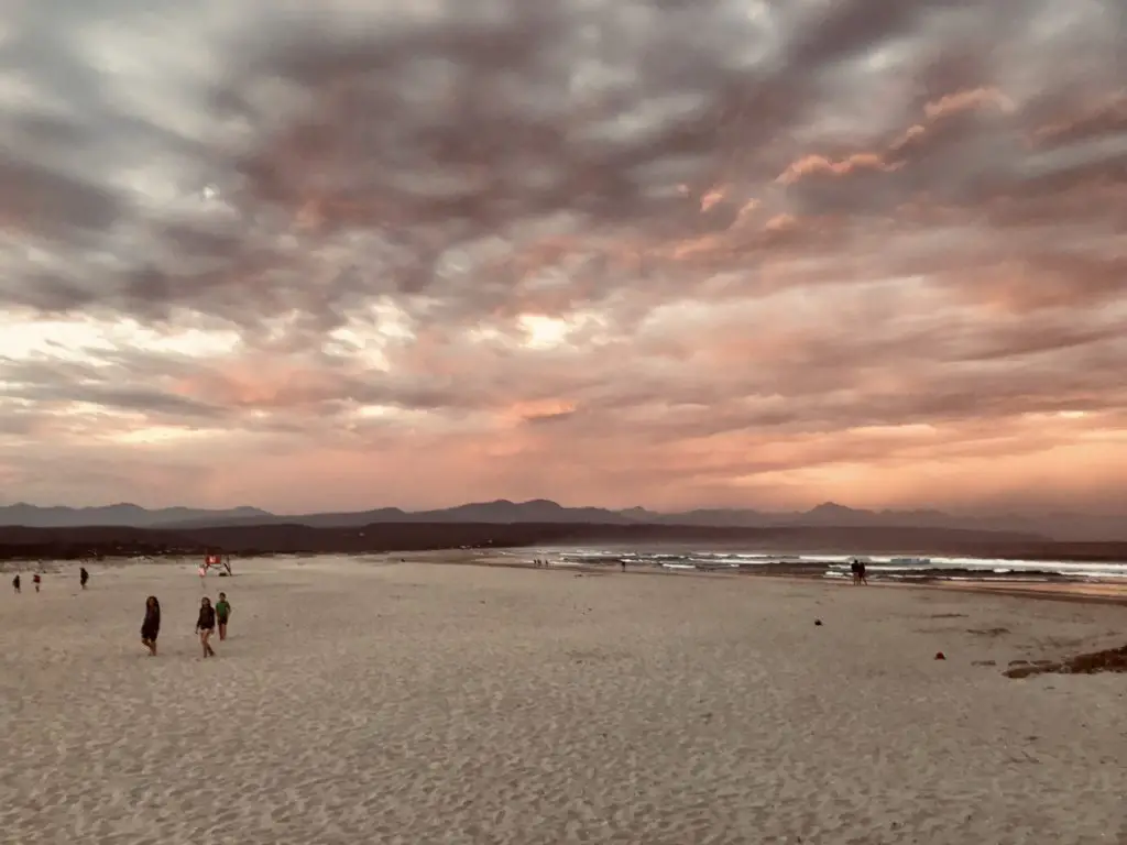 Le lookout deck fait parti des meilleurs spots pour regarder le coucher du soleil à Plettenberg Bay en Afrique du Sud