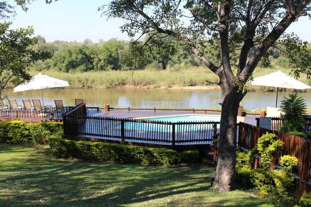 The best budget hotel to stay near Skukuza gate at Kruger National Park in South Africa is the Sabie River Bush Lodge