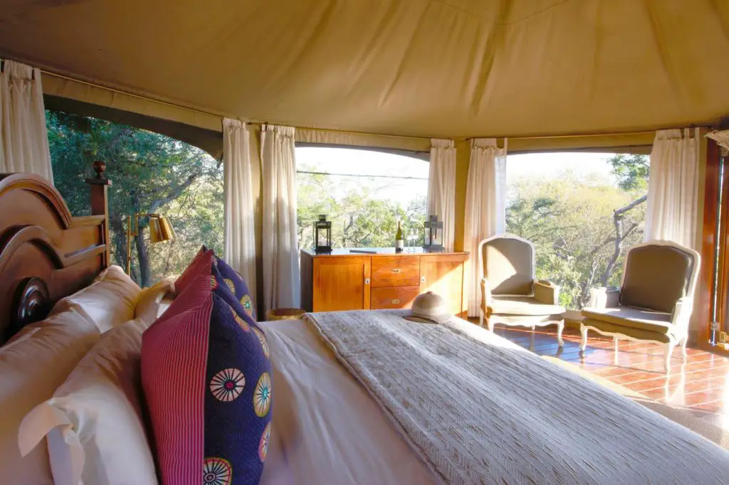 Dormi a Hluhluwe-Umfolozi nella riserva privata di Thanda Safari Lodge in Sudafrica