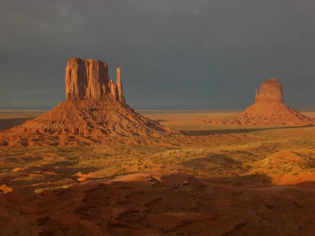 The Itinerary Travel Blog takes you to the USA to visit Monument Valley Natural Park.