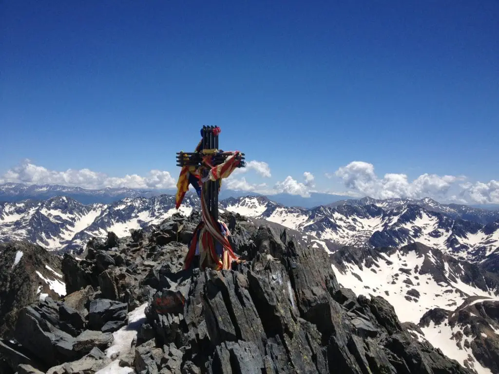 Le blog de voyage itinéterre vous amène en France au sommet du Pic de Montcalm dans les Pyrénées